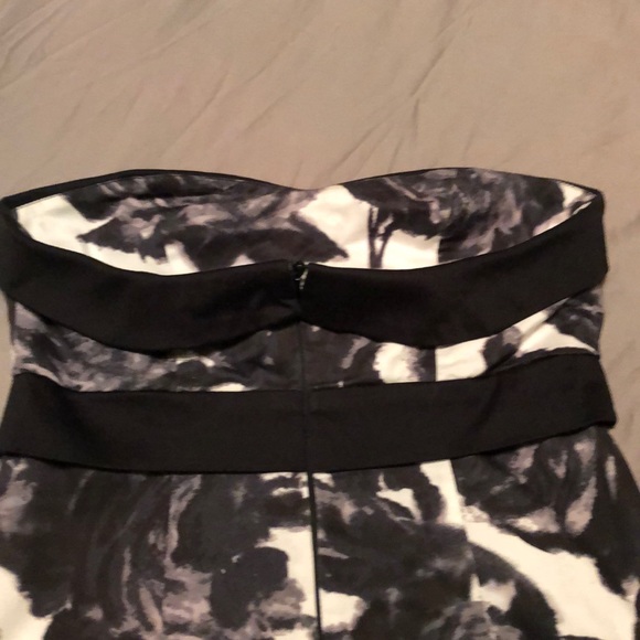 Black & White Floral Print Strapless Dress - Picture 4 of 5